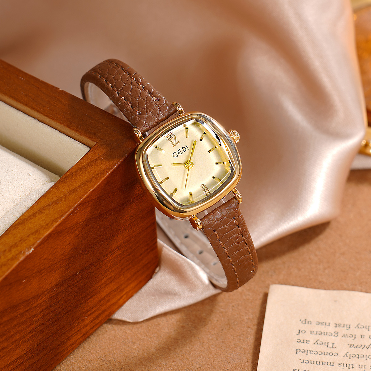 Luxury Watch Value - UTHAI 61018 CQ490 Простота, высокая эстетичность,